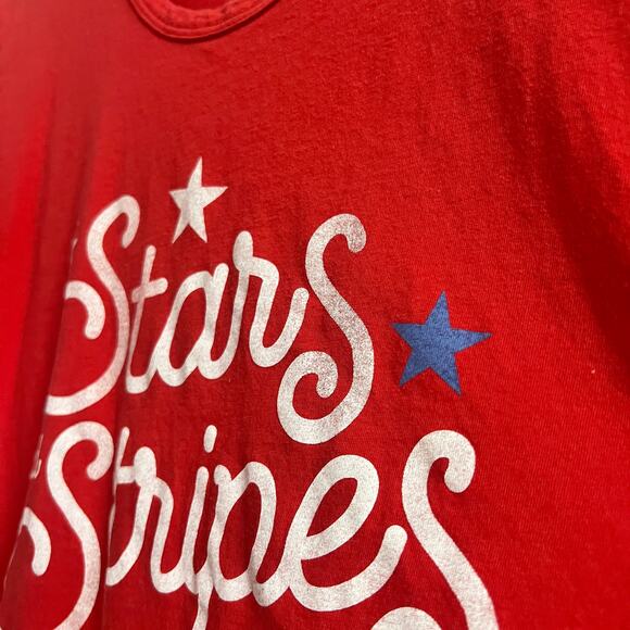 General Standard MEDIUM Women’s Red Stars and Stripes 4th of July Tee Shirt - Picture 4 of 7